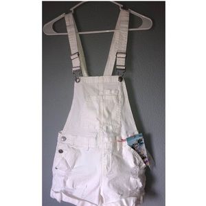 ♥️White jean short Overalls